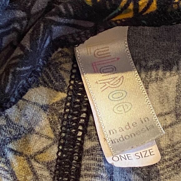 1241 LuLaRoe Leggings Size OS Black Green Stained Glass Print New - Picture 3 of 5